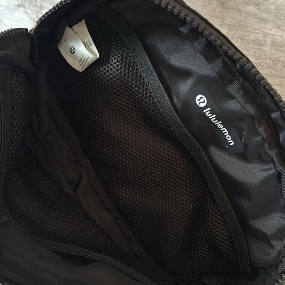 Lululemon everywhere belt bag Black - Picture 2 of 3